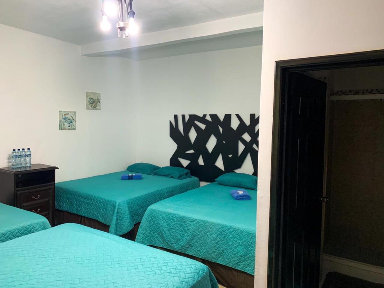 Restaurante Y Hotel “La Pesca” Puerto Barrios Exteriör bild