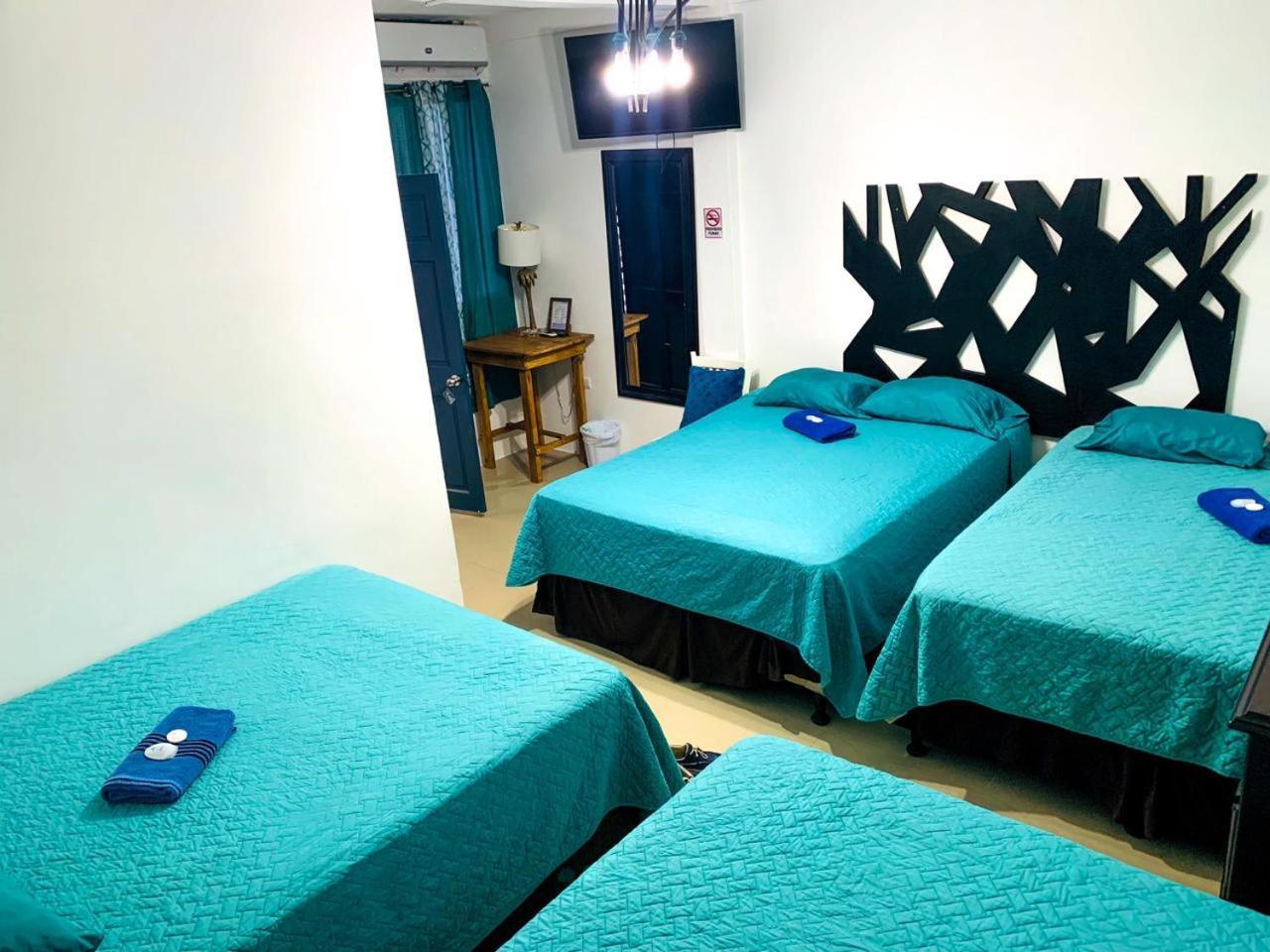 Restaurante Y Hotel “La Pesca” Puerto Barrios Exteriör bild